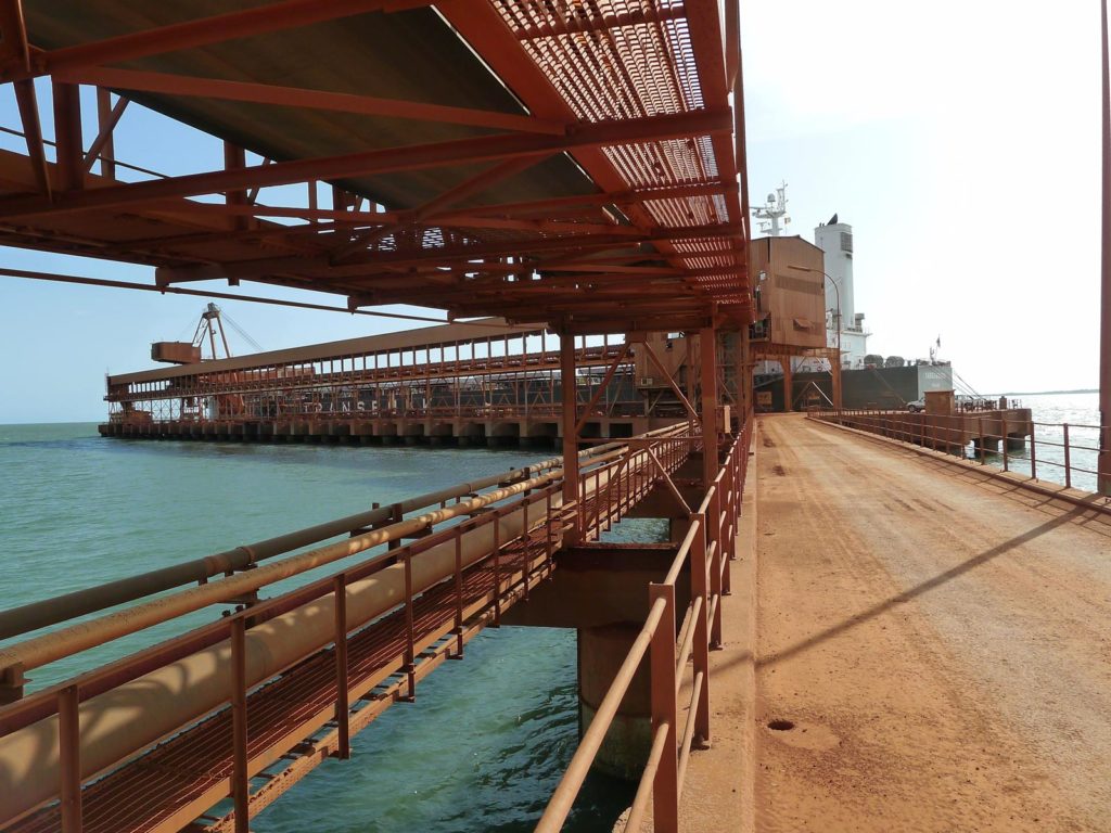 La bauxite aujourd'hui, le minerais de fer demain