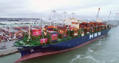 Le HMM Oslo à Port 2000