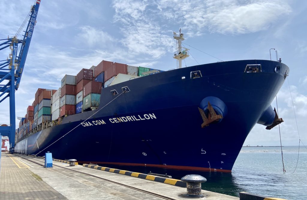 le CMA CGM Cendrillon au terminal à conteneurs de Kribi