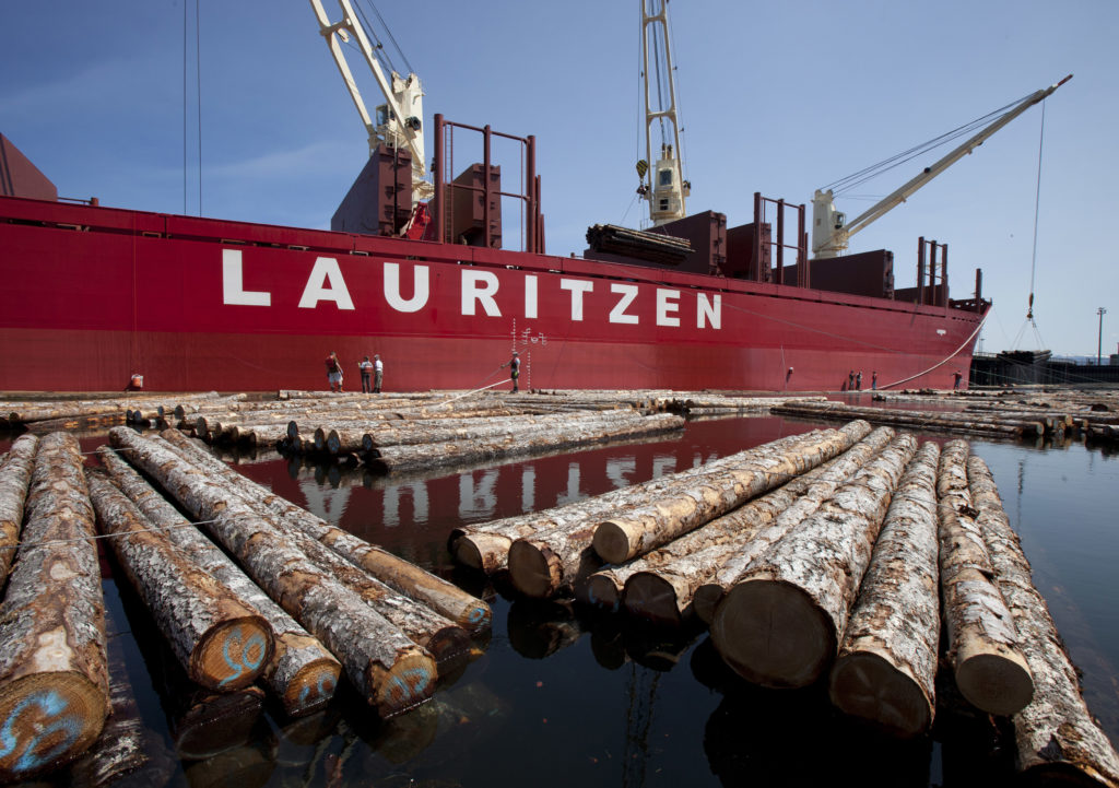 Lauritzen Bulker est active dans plusieurs secteurs dont le bois.