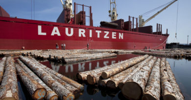 Lauritzen Bulker est active dans plusieurs secteurs dont le bois.
