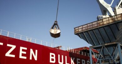 Chargement d'un navires de Lauritzen Bulker