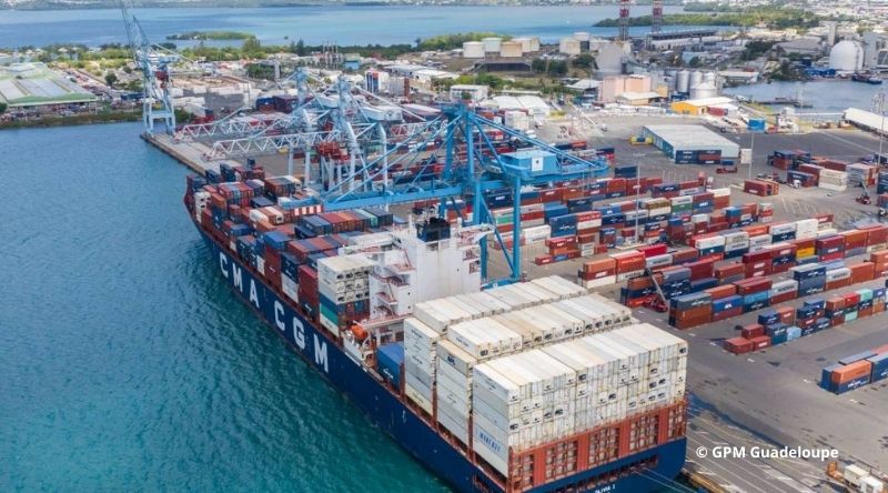 navire CMA CGM au Terminal conteneurs du GPM Guadeloupe