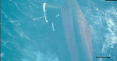 Le navire Rubymar sous l'eau