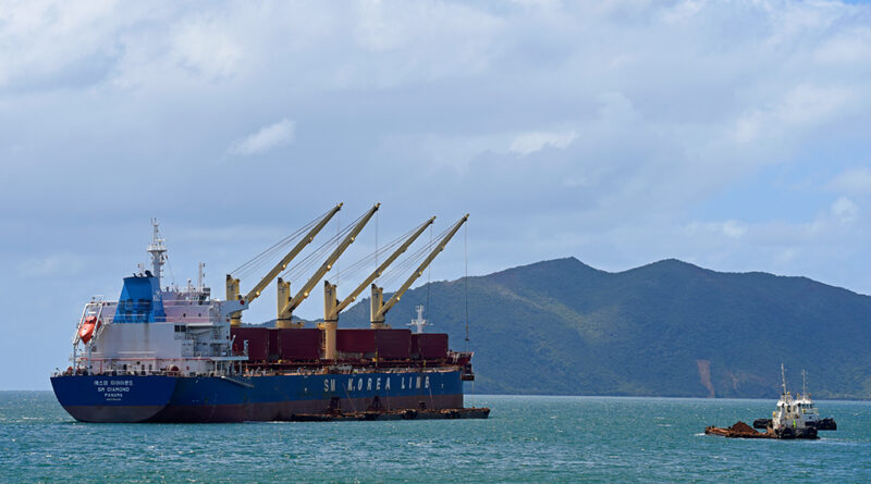 Chargement d'un vraquier par barge par Cotransmine