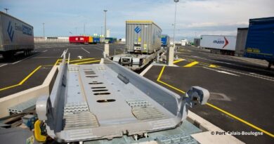 Port de Calais autoroute ferroviaire chargement camion