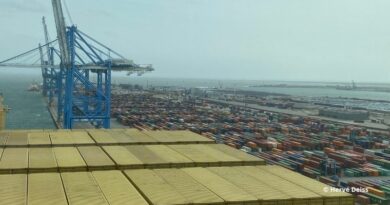 Vue du port de Marseille Fos depuis le MSC Mette