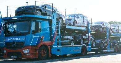 Camion Mosolf avec chargement de voitures