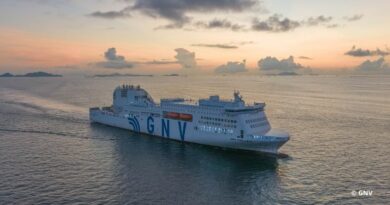 Le GNV Polaris au coucher de soleil