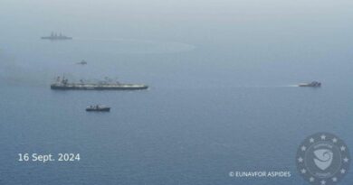 Escorte d'un pétrolier par des navires de l'opération Aspides