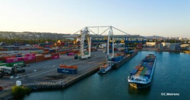 Barge au terminal conteneurs Edouard Herriot Lyon