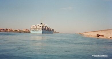 Les Houthis vont-ils cesser leurs attaques? Le Maersk Guatemala dans le canal de Suez