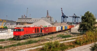 Trains dans le port italien de Ravenne