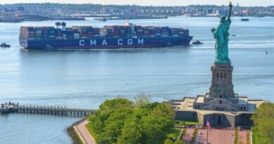 Le Marco Polo devant la statue de la Liberté