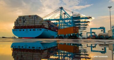 Navire Maersk dans le port d'Algesiras