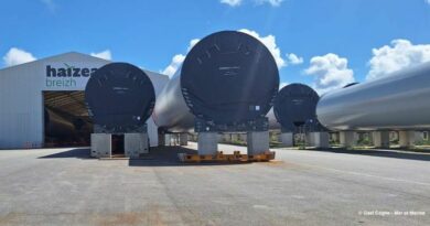 Au port de Brest, Haizea Wind a installé ses mâts sur le site du Polder.