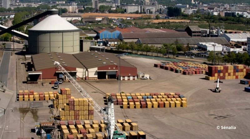 Le cacao est réceptionné par Sénalia à Rouen soit en vrac soit en conteneurs.