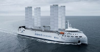 Le navire Canopée pour le transport des éléments d'Ariane 6 vers la Guyane est un exemple réussi de propulsion vélique.