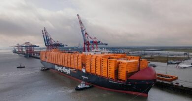 Le Wilhelmshaven Express de Hapag Lloyd opère sur la ligne Europe Asie opérée par l'alliance Gemini.