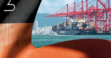 La commande de huit navires à propulsion hybride par Hapag Lloyd s'inscrit dans sa stratégie de décarbonation de sa flotte.