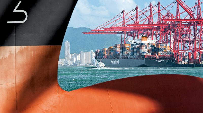 La commande de huit navires à propulsion hybride par Hapag Lloyd s'inscrit dans sa stratégie de décarbonation de sa flotte.