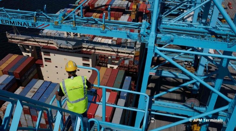 L'International Dockworkers Council lutte contre l'automatisation des terminaux.
