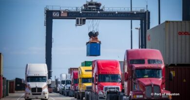 La NRF indique une baisse des volumes dans les ports américains.