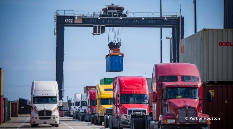 La NRF indique une baisse des volumes dans les ports américains.