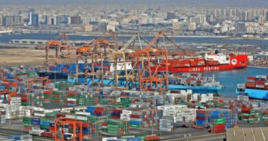 Le groupe CMA CGM propose des alternatives routières pour éviter le détroit d'Ormuz depuis les pays du golfe Persique.