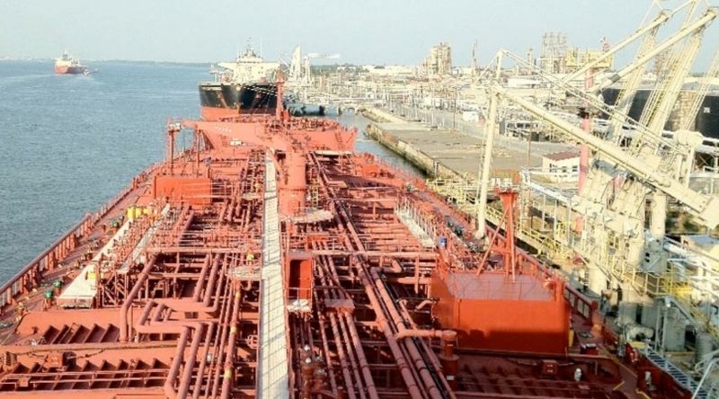 Les exportations de pétrole brut des Émirats Arabes Unis affectées par la crise du Moyen-Orient.