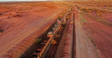 Rio Tinto aligne des trains automatisés en Australie pour le transport de charbon.