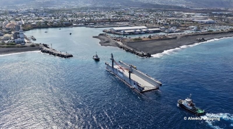 Le BoatOn Book est installé sur le dock flottant du GPM La Réunion pour la gestion documentaire.