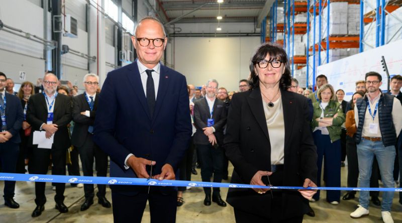 Geodis inaugure son hub portuaire multi-services avec Edouard Philippe et Marie-Christine Lombard.