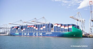 LE CMA CGM Notre Dame, premier navire de 24 000 EVP propulsé au GNL d'une série de dix à venir.