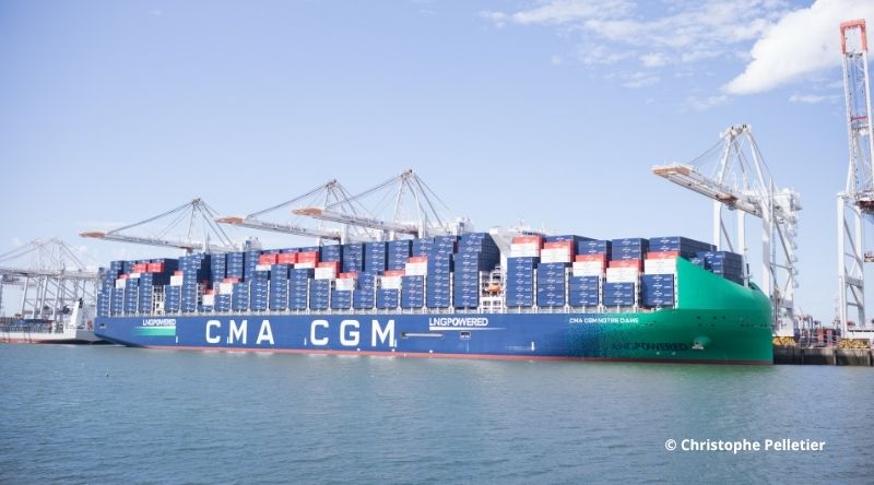 LE CMA CGM Notre Dame, premier navire de 24 000 EVP propulsé au GNL d'une série de dix à venir.